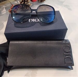 Christian Dior D-Doll R1U 62mm square sunglasses in a shiny black acetate frame